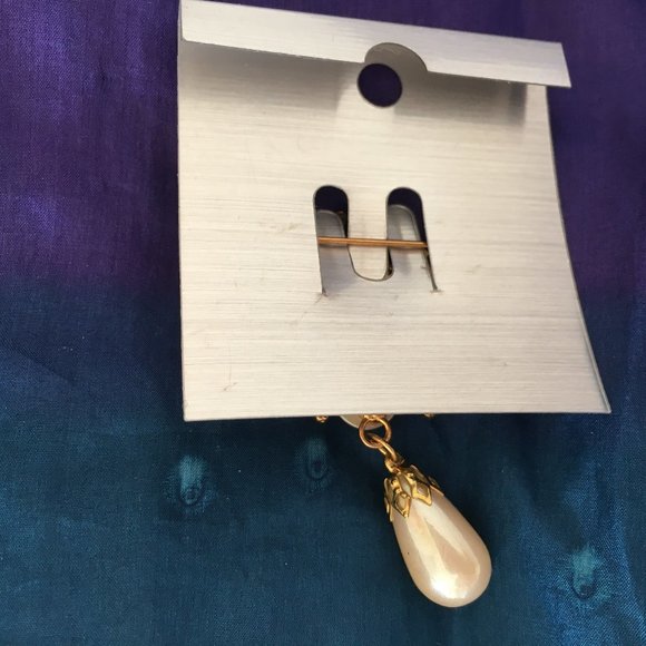 Fashion Brooch - Picture 3 of 3